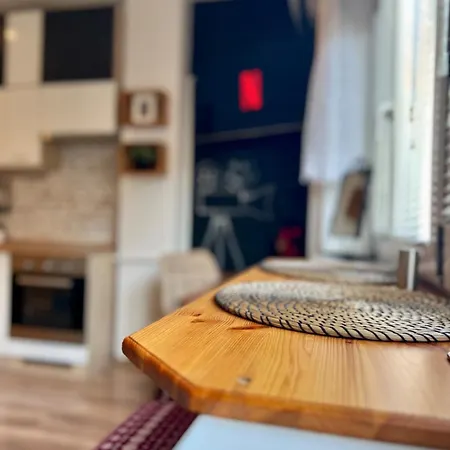 Adm Cozy In Center - Netflix, Coffee, Ac * Pozsony