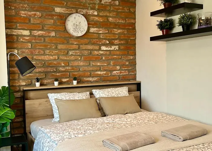 Adm Cozy In Center - Netflix, Coffee, Ac Апартаменты *