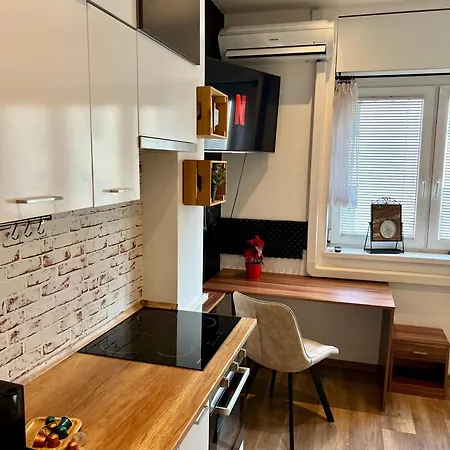 Adm Cozy In Center - Netflix, Coffee, Ac *